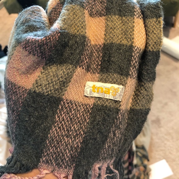 TNA scarf - Picture 4 of 4